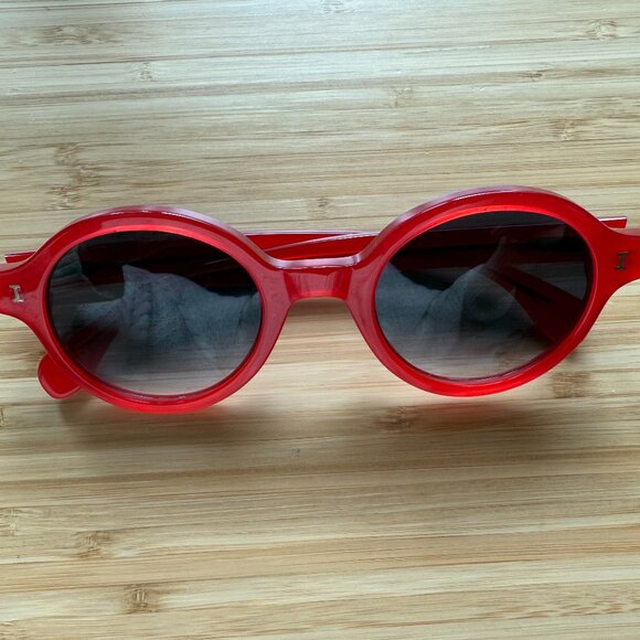 RARE RED MET x Illesteva Sunglasses - Picture 3 of 8